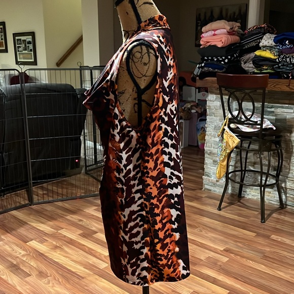 Size medium animal print blouse - Picture 2 of 3